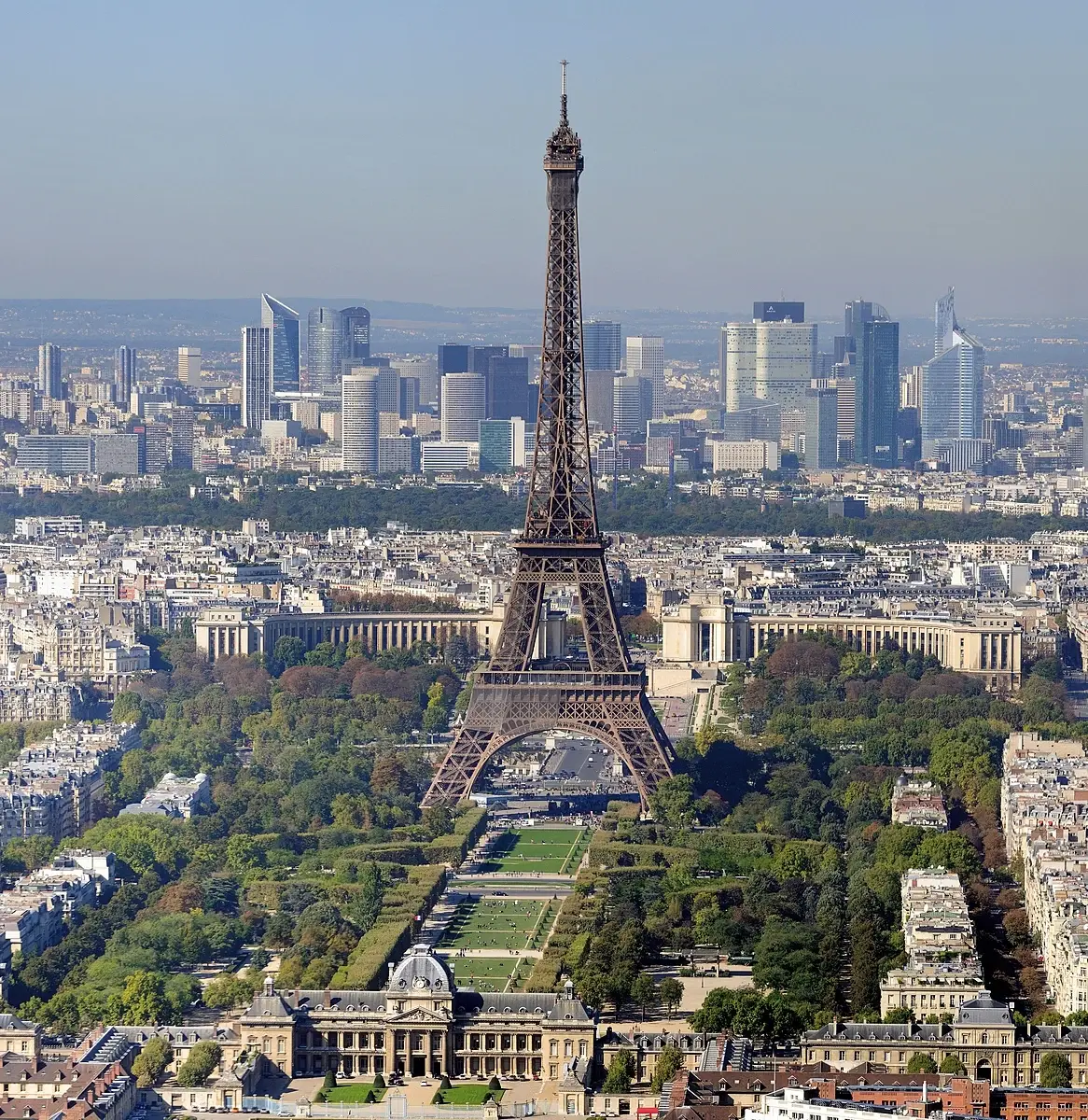 https://244518500.fs1.hubspotusercontent-na2.net/hubfs/244518500/Paris_-_Eiffelturm_und_Marsfeld2.jpg.webp
